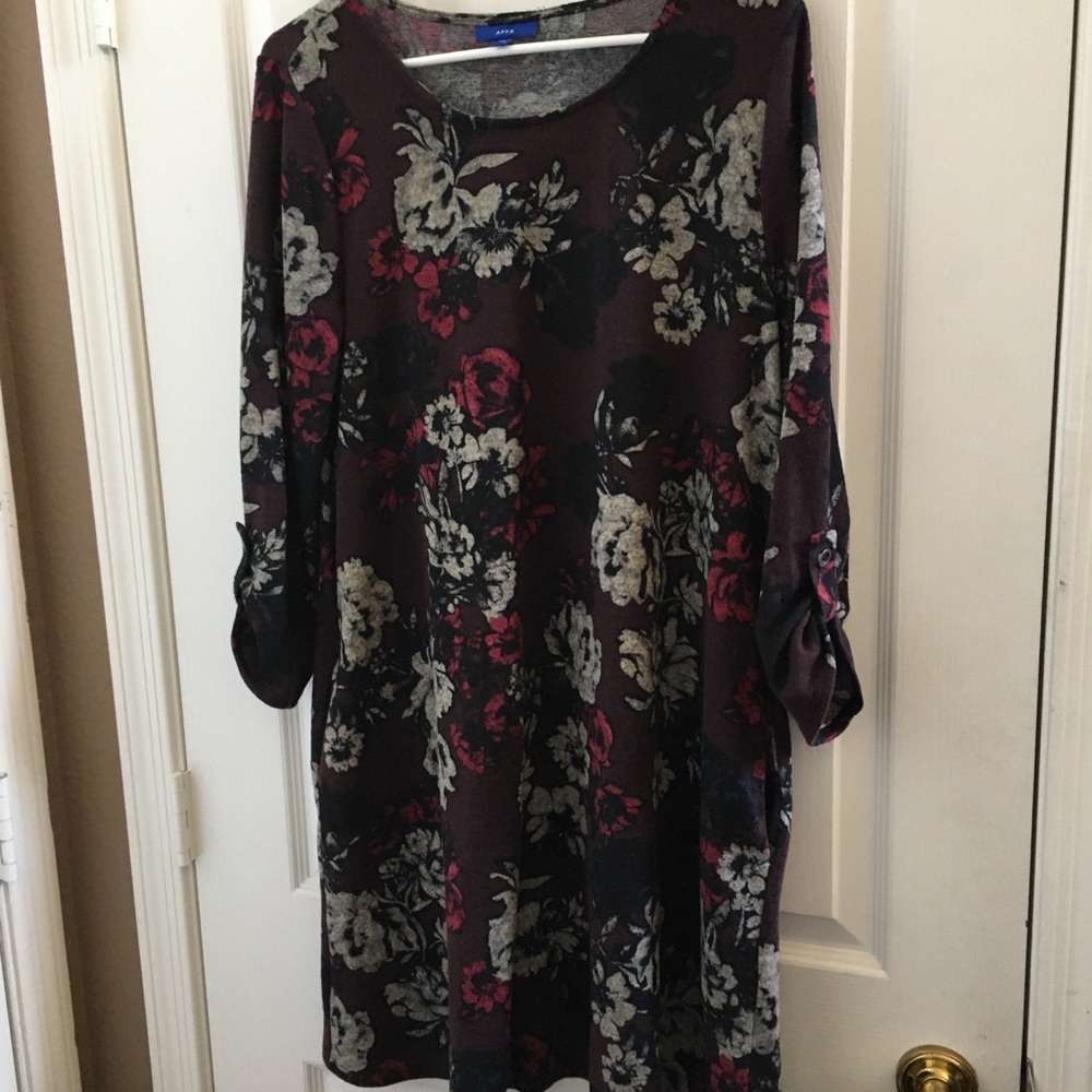 FINAL MARKDOWN LADIES apt.9 dress large
